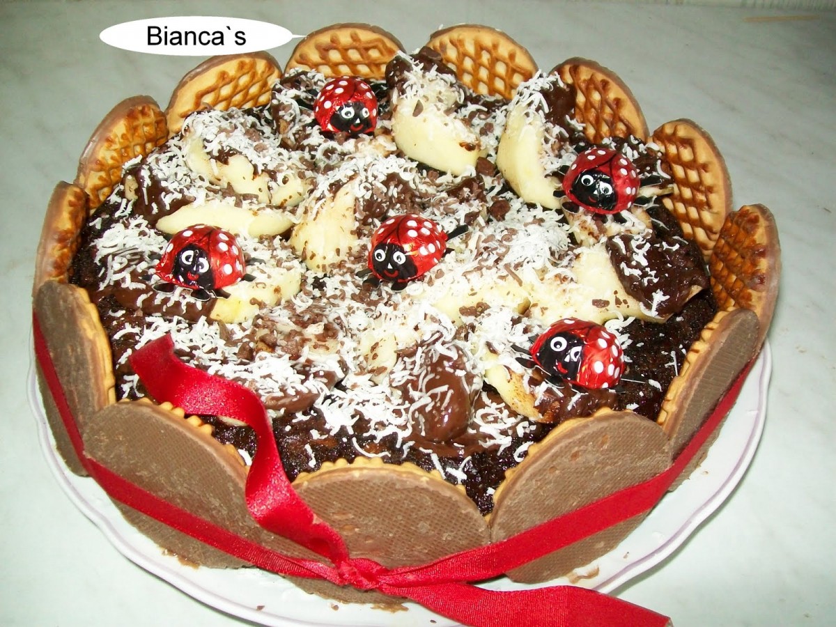 Tort cu ciocolata si mere