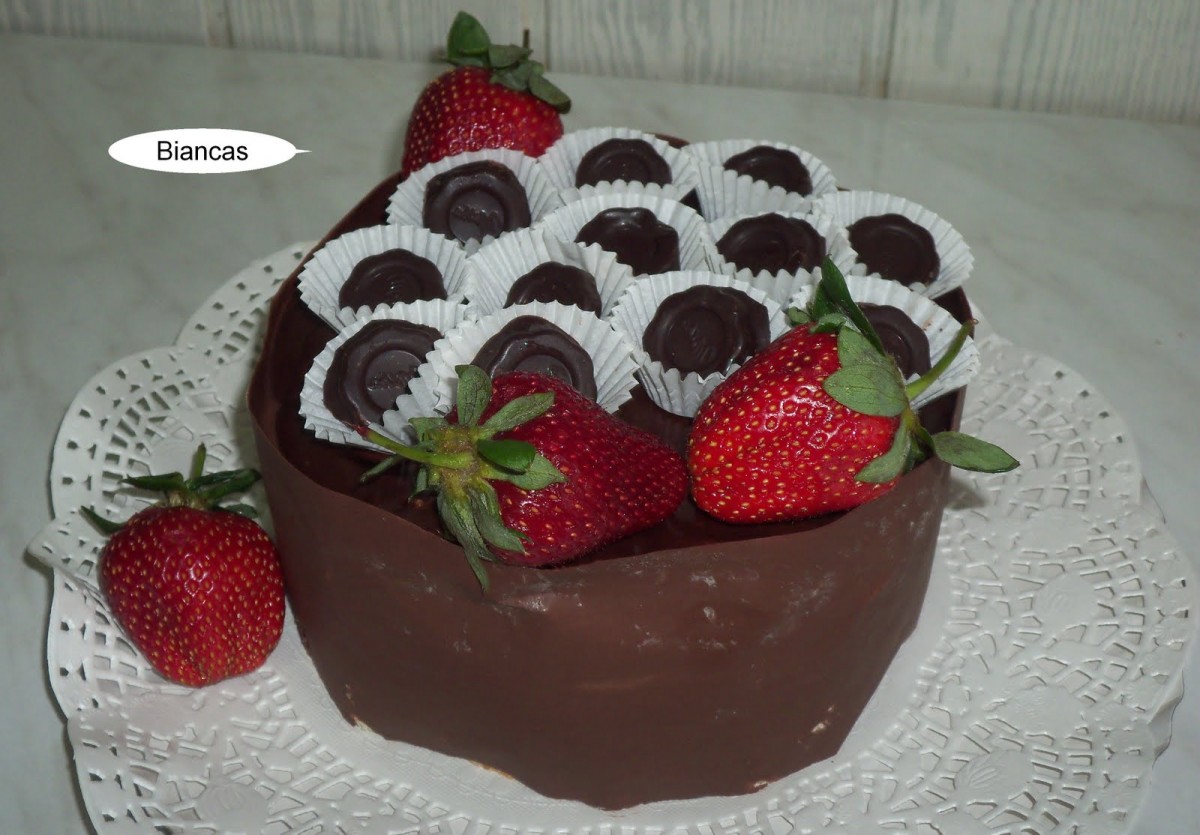 Tort de capsuni si ciocolata