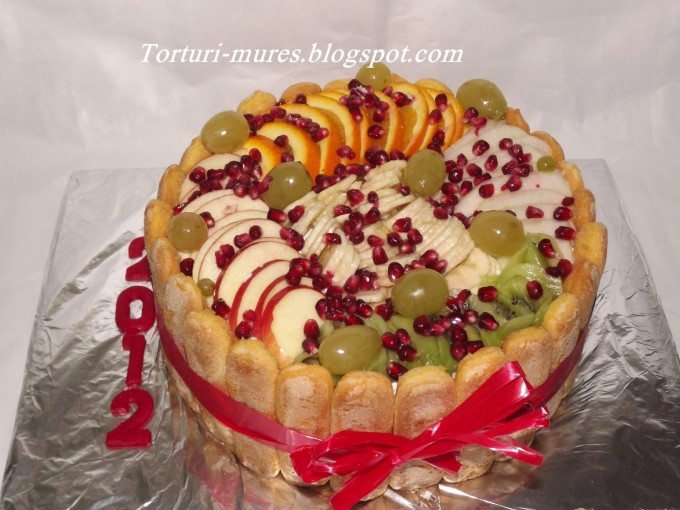 Tort revelion cu fructe