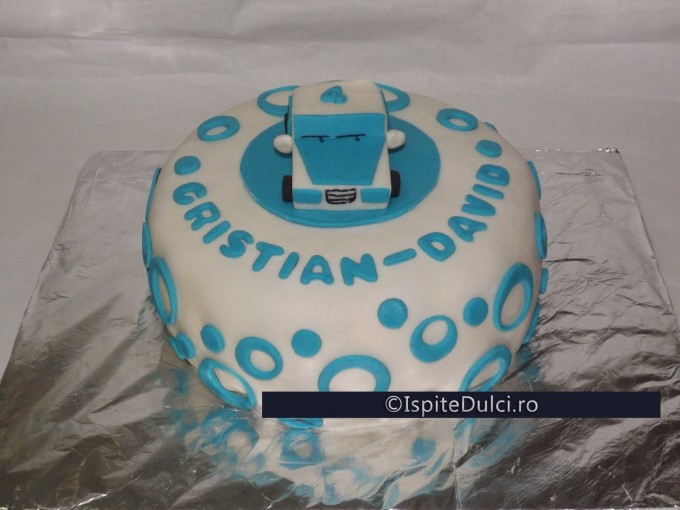 Tort cu masina albastra