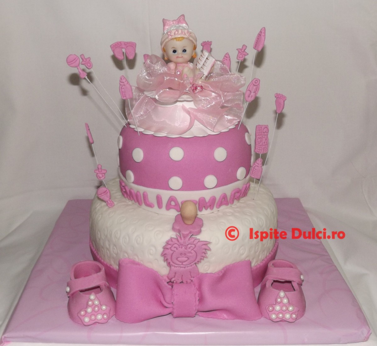 Tort de botez Emilia Maria