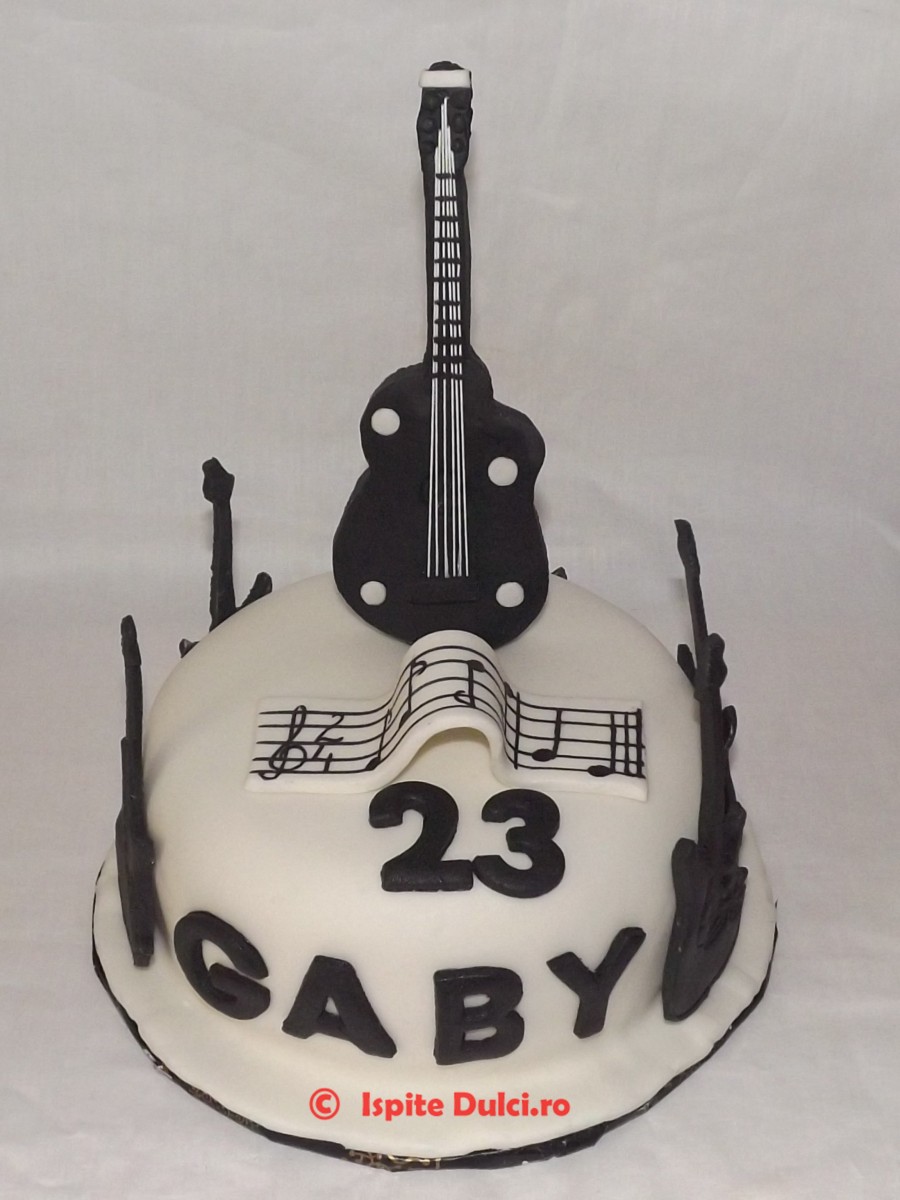 Tort cu chitara pentru Gaby