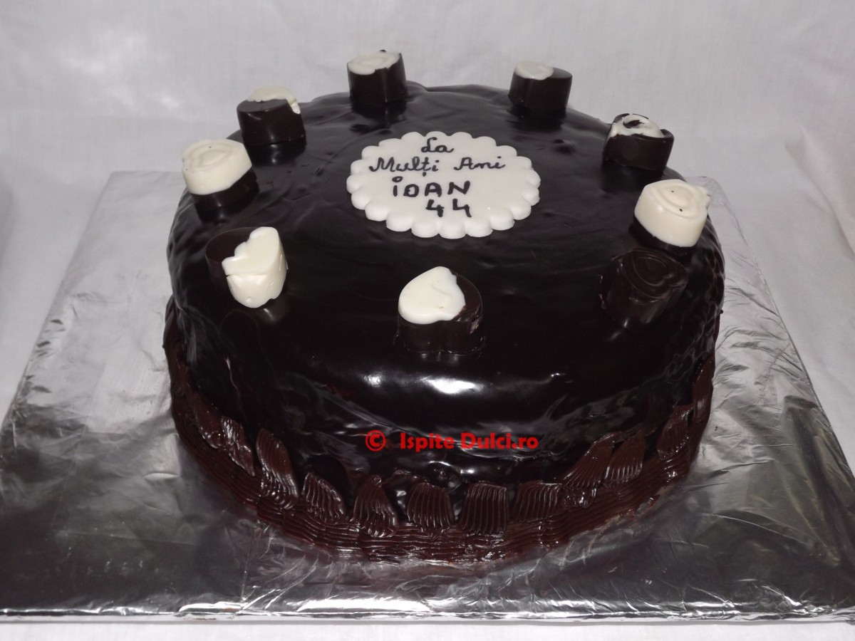 Tort cu ciocolata