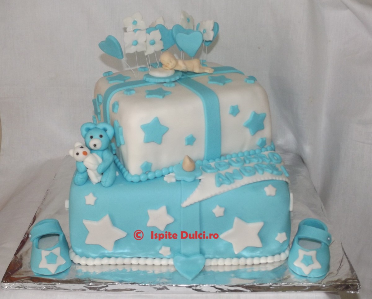 Tort de botez cu ursuleti