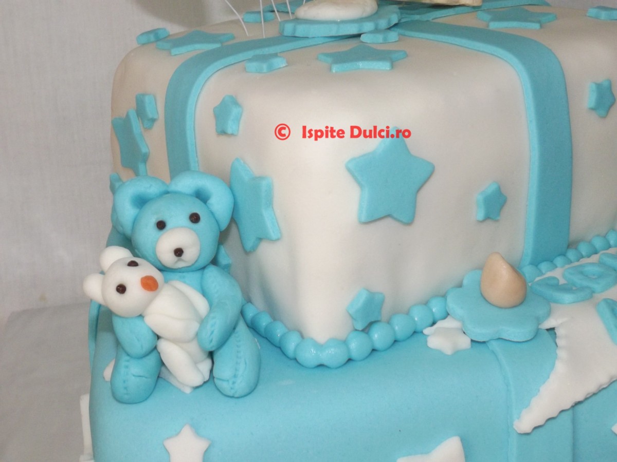 Tort de botez cu ursuleti