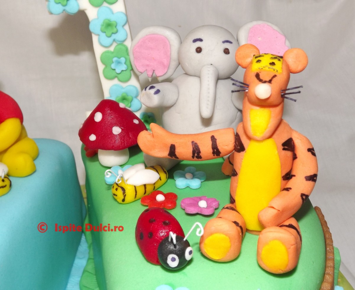 Tort Winnie the Pooh pentru gemeni