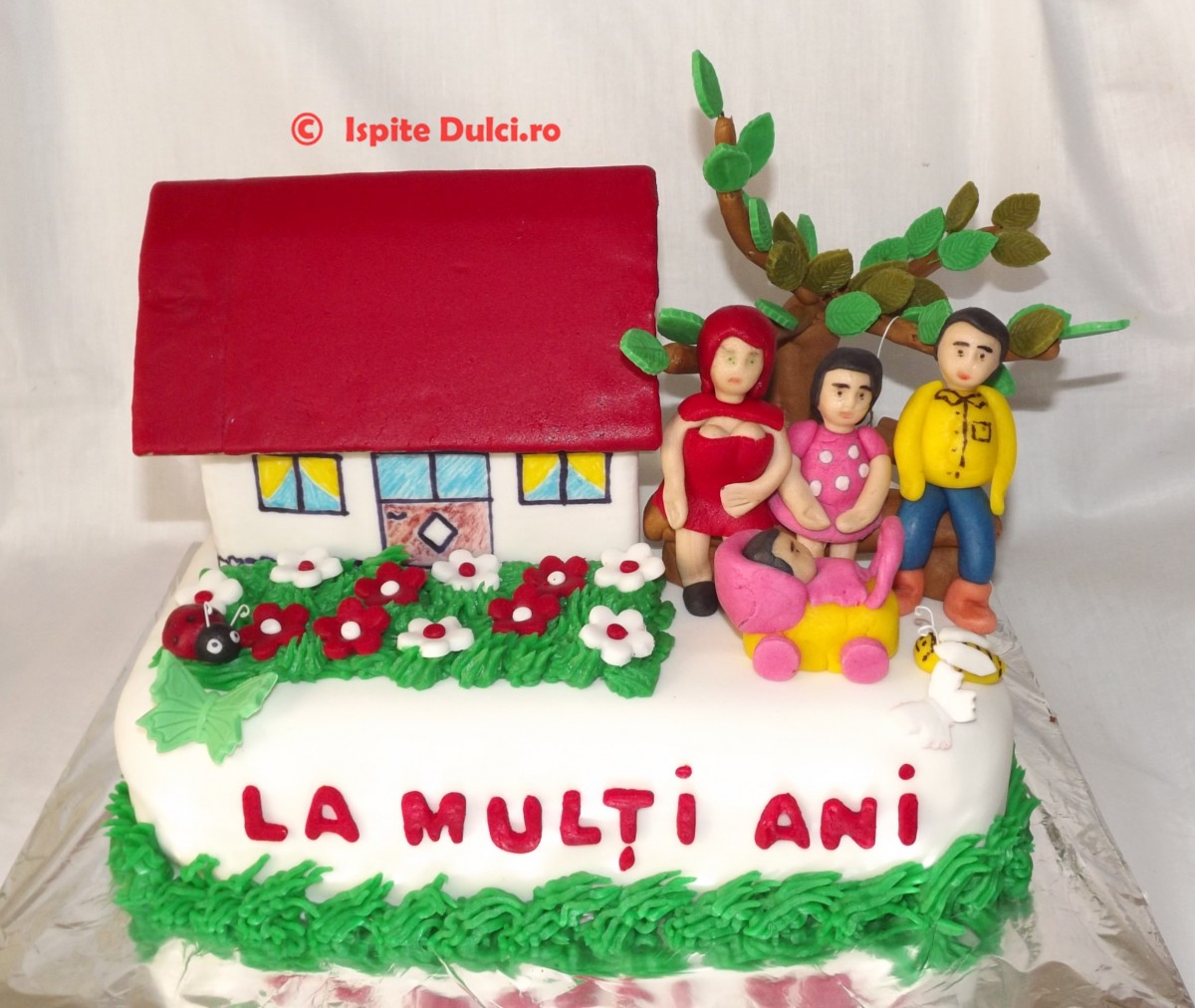 Tort cu casa si familie