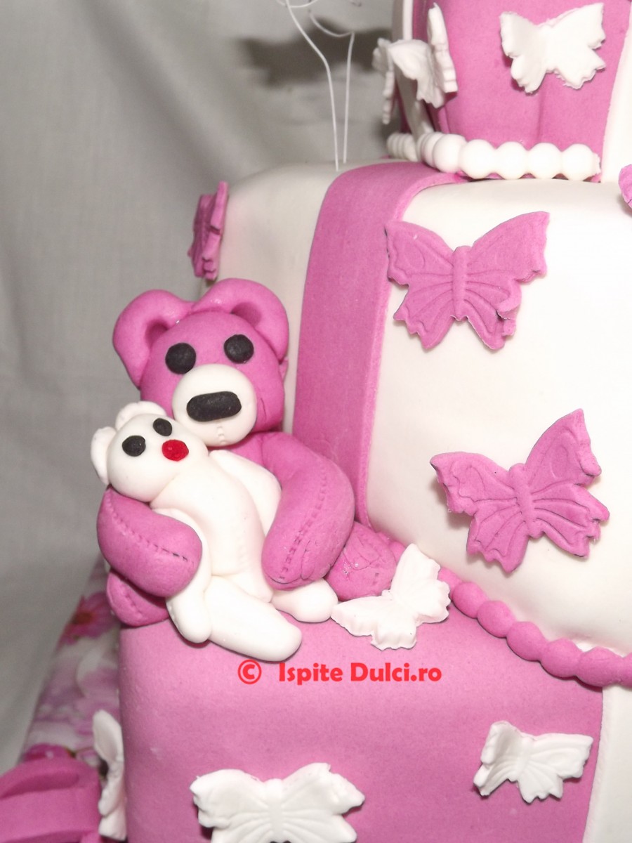 Tort de botez cu fluturasi
