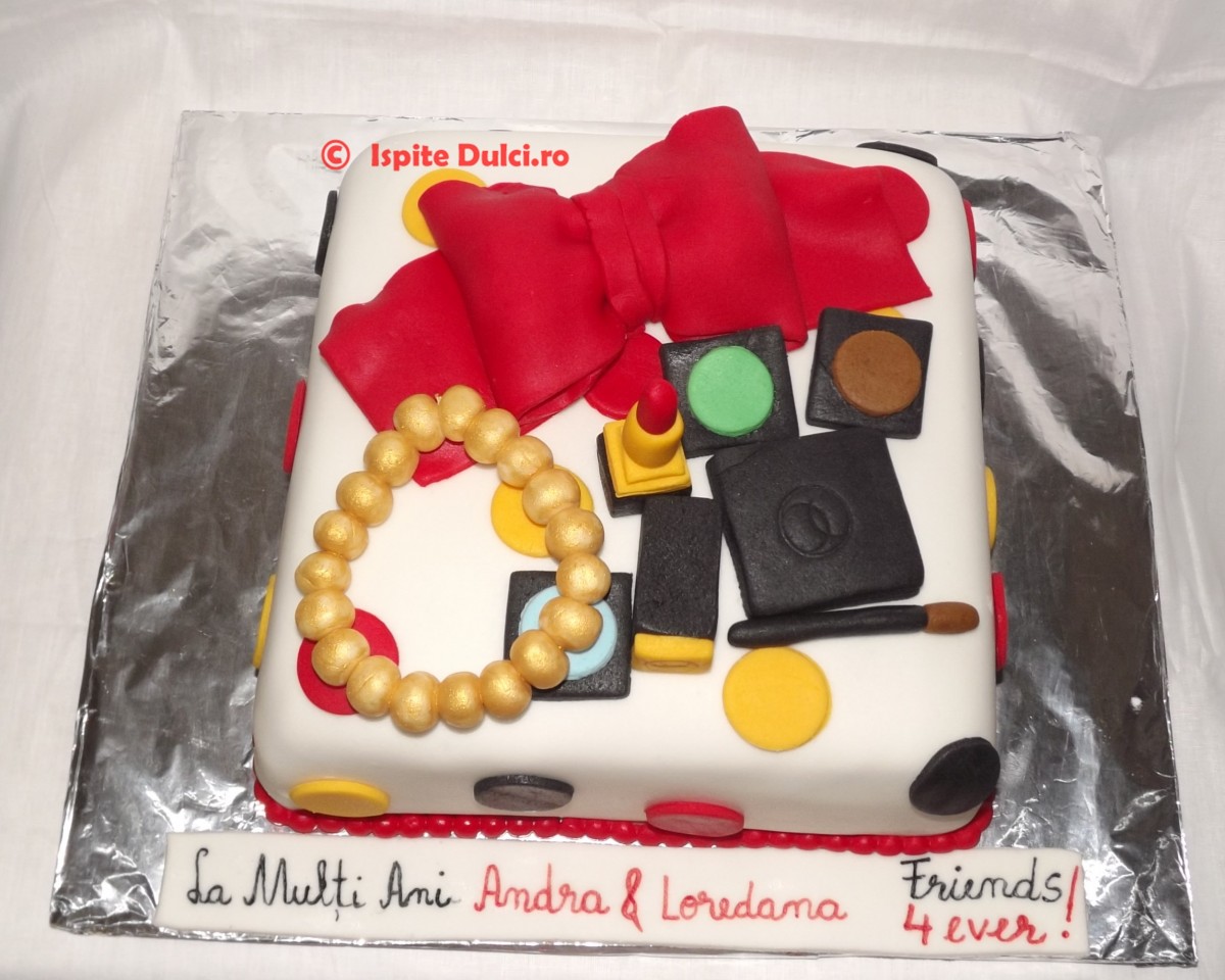 Tort cu farduri Chanel