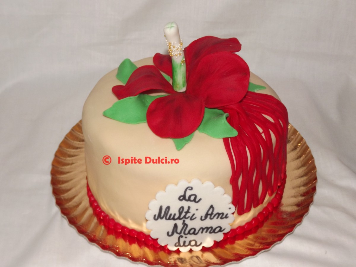 Tort cu floare de hibiscus