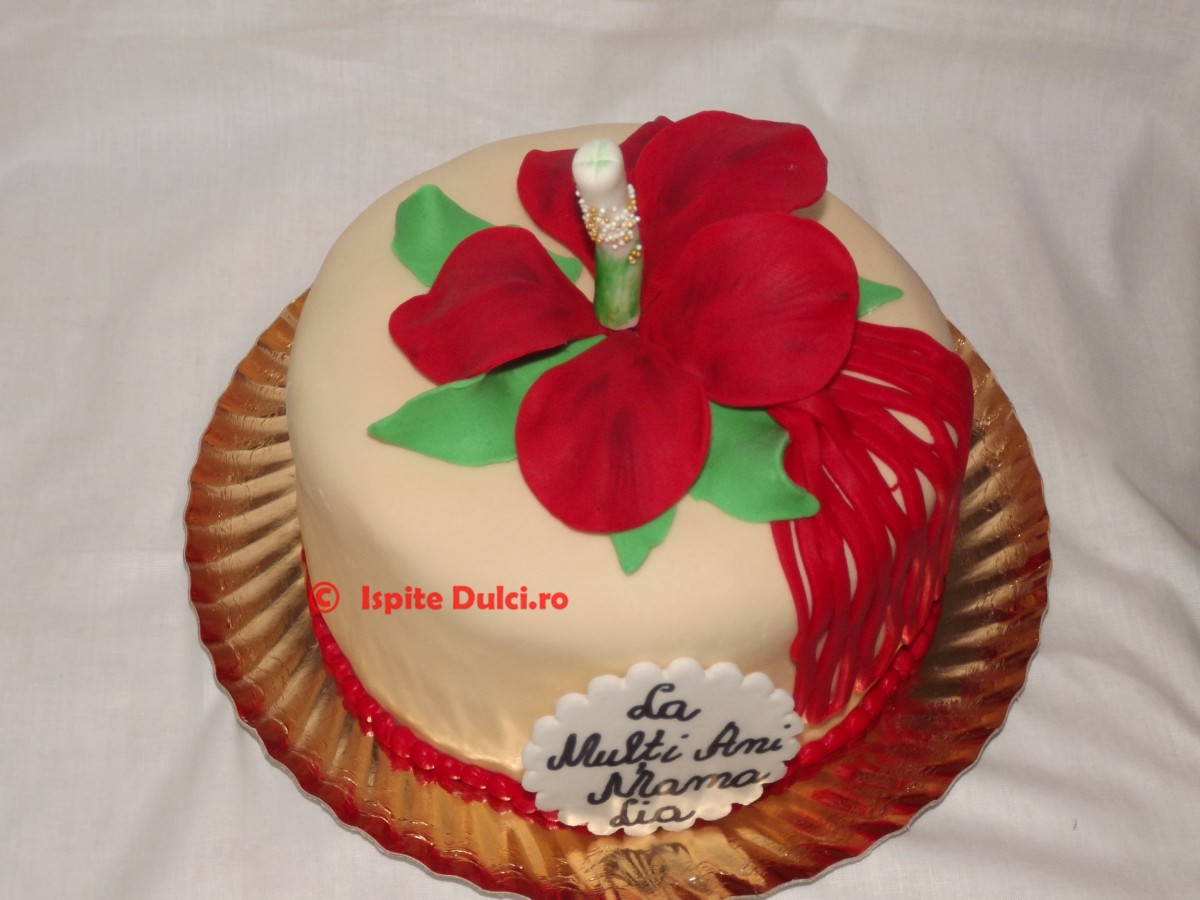 Tort cu floare de hibiscus