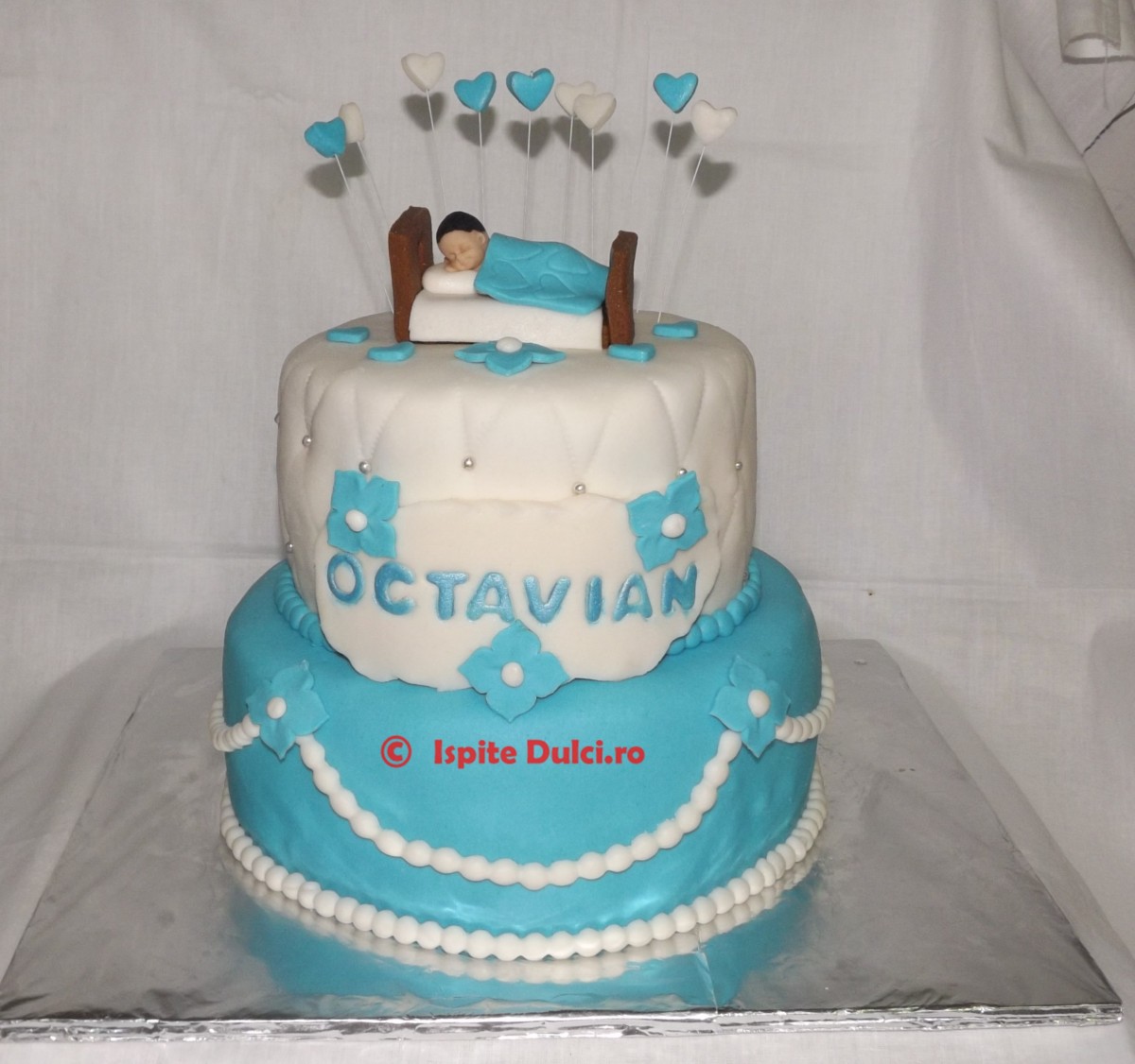 Tort botez cu bebe in patut