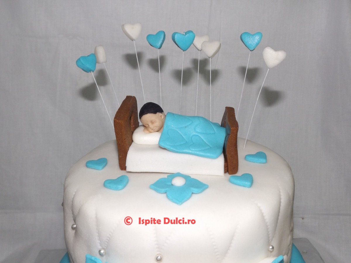 Tort botez cu bebe in patut