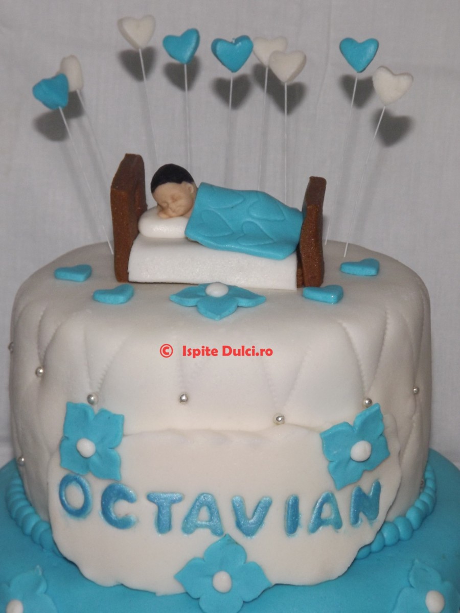 Tort botez cu bebe in patut