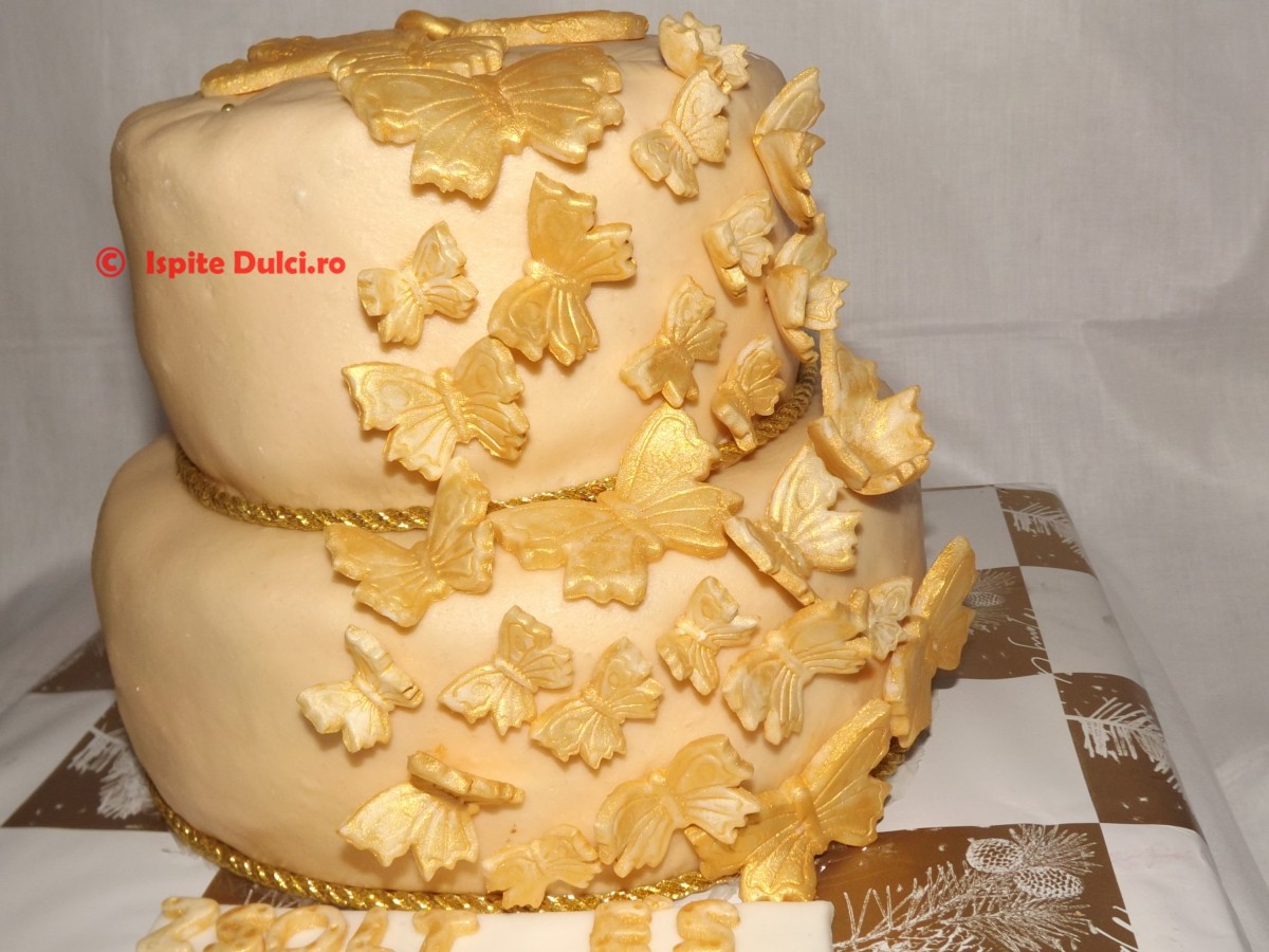Tort de cununie auriu