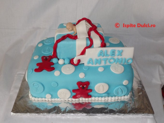 Tort de botez cu bebe cadou