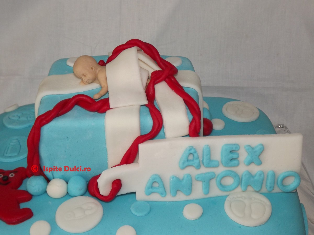 Tort de botez cu bebe cadou