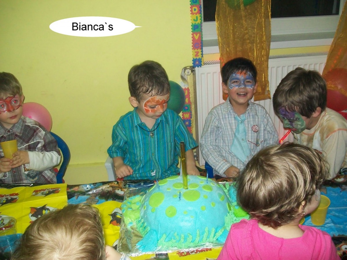 Tort dinozaur Rares- primul meu tort acoperit in fondant!!!