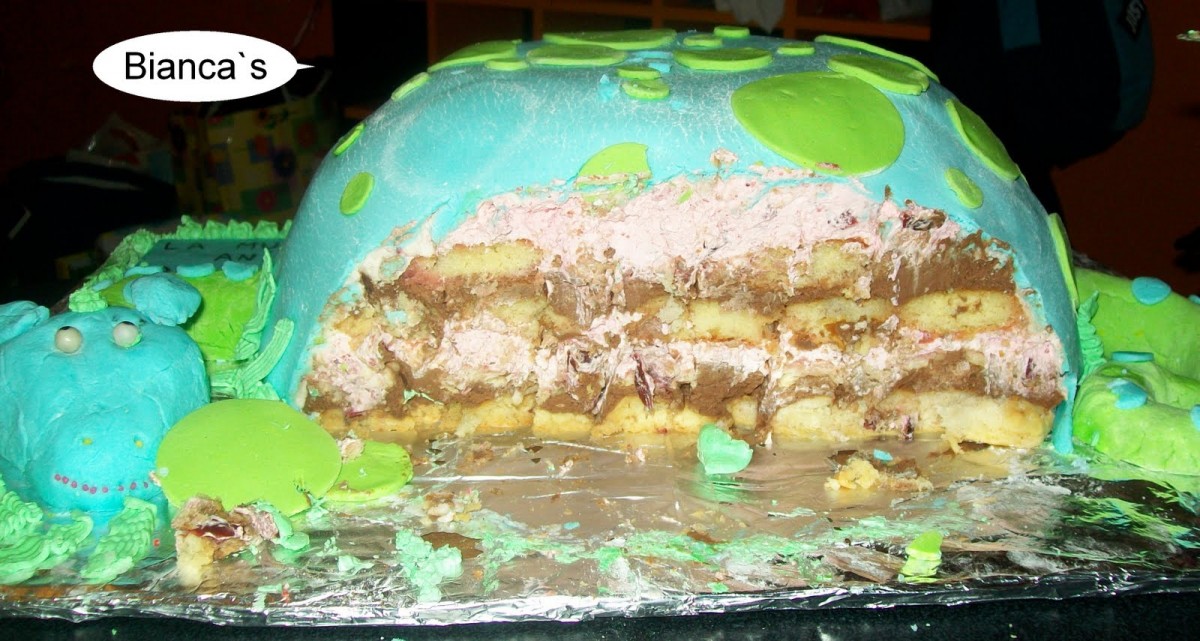 Tort dinozaur Rares- primul meu tort acoperit in fondant!!!