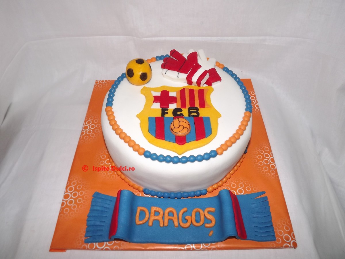 Tort cu emblema Barcelona si minge