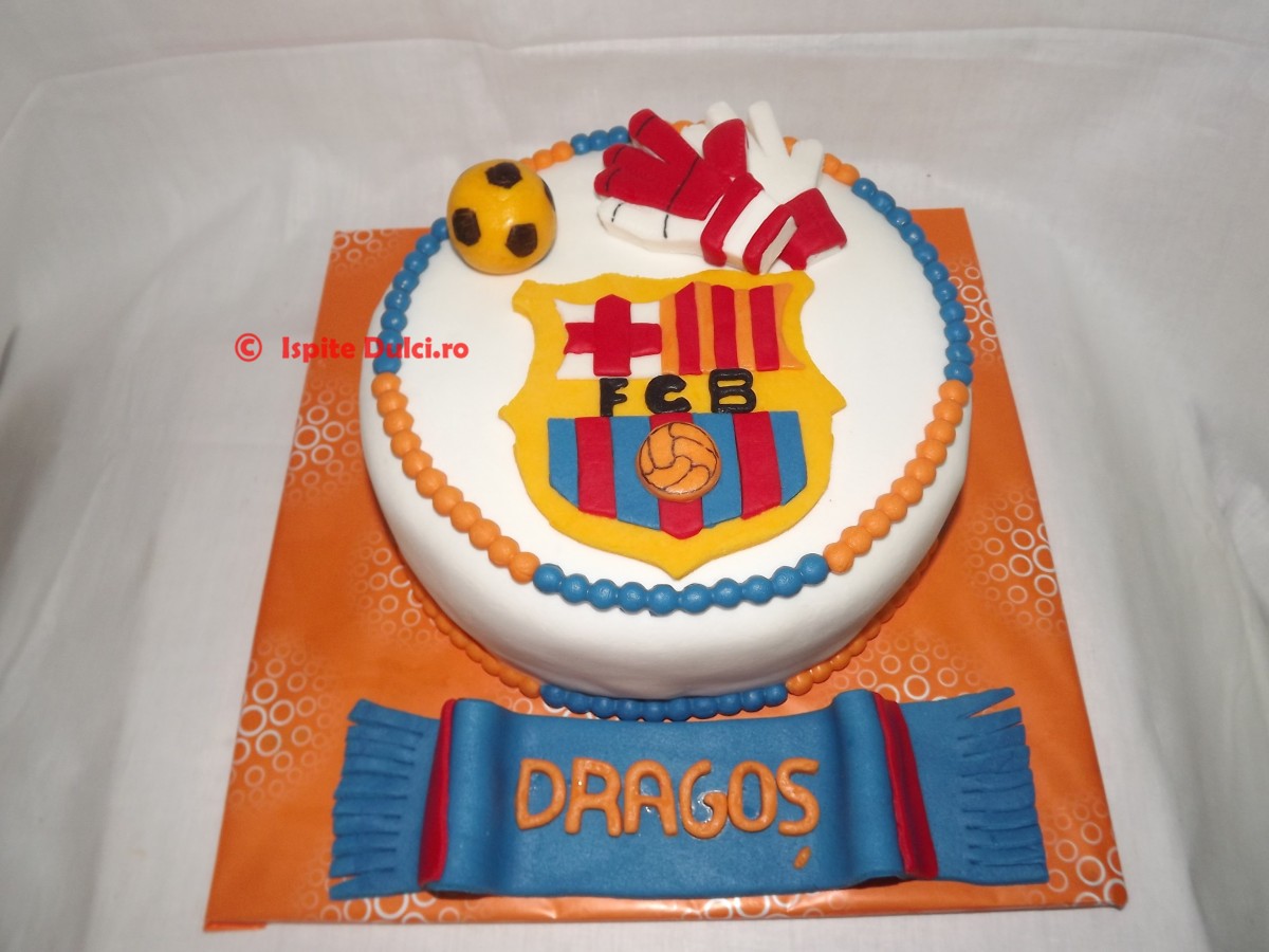 Tort cu emblema Barcelona si minge