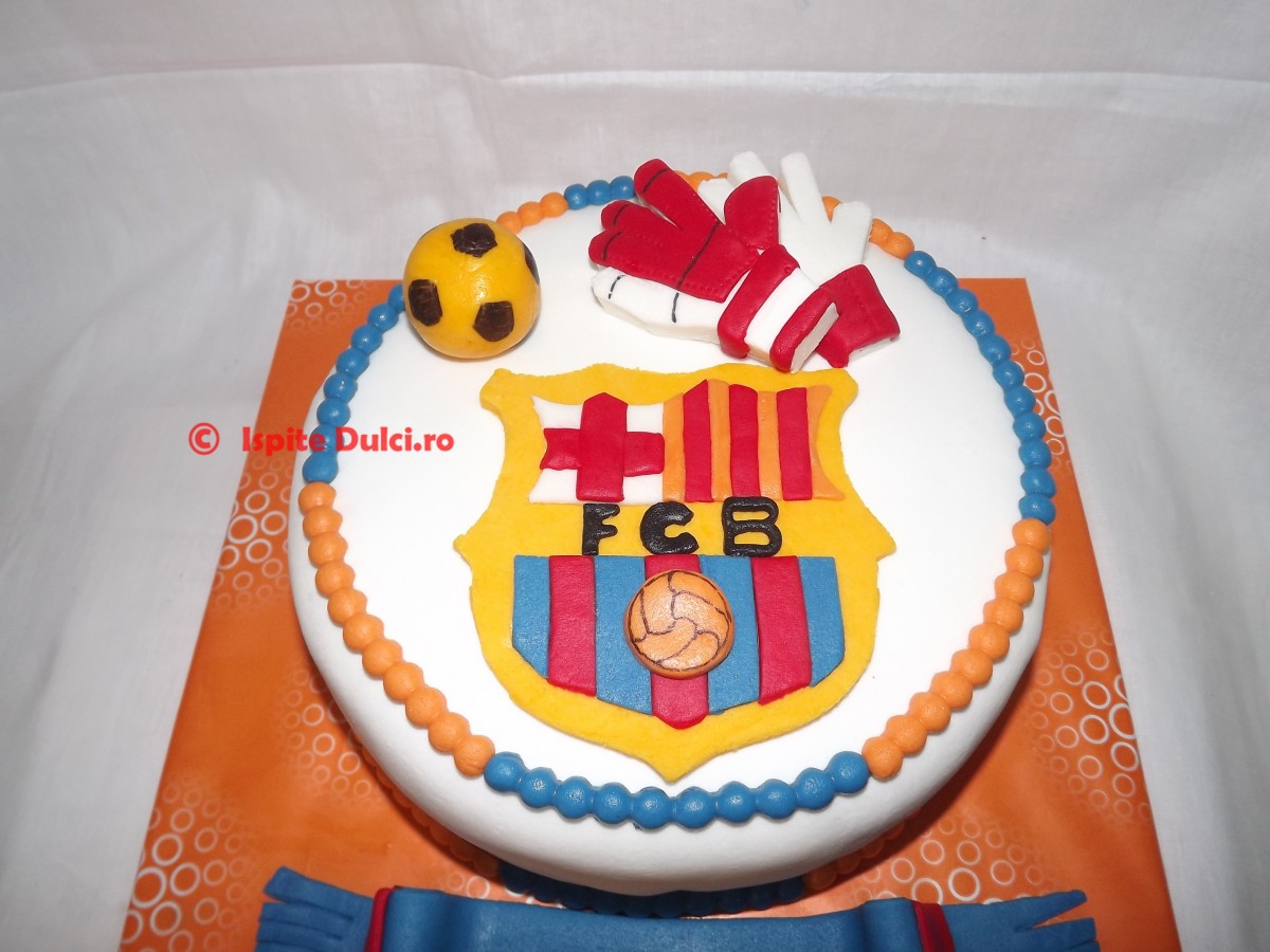 Tort cu emblema Barcelona si minge