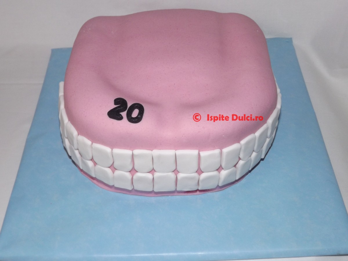 Tort proteza si tort cu aparat dentar