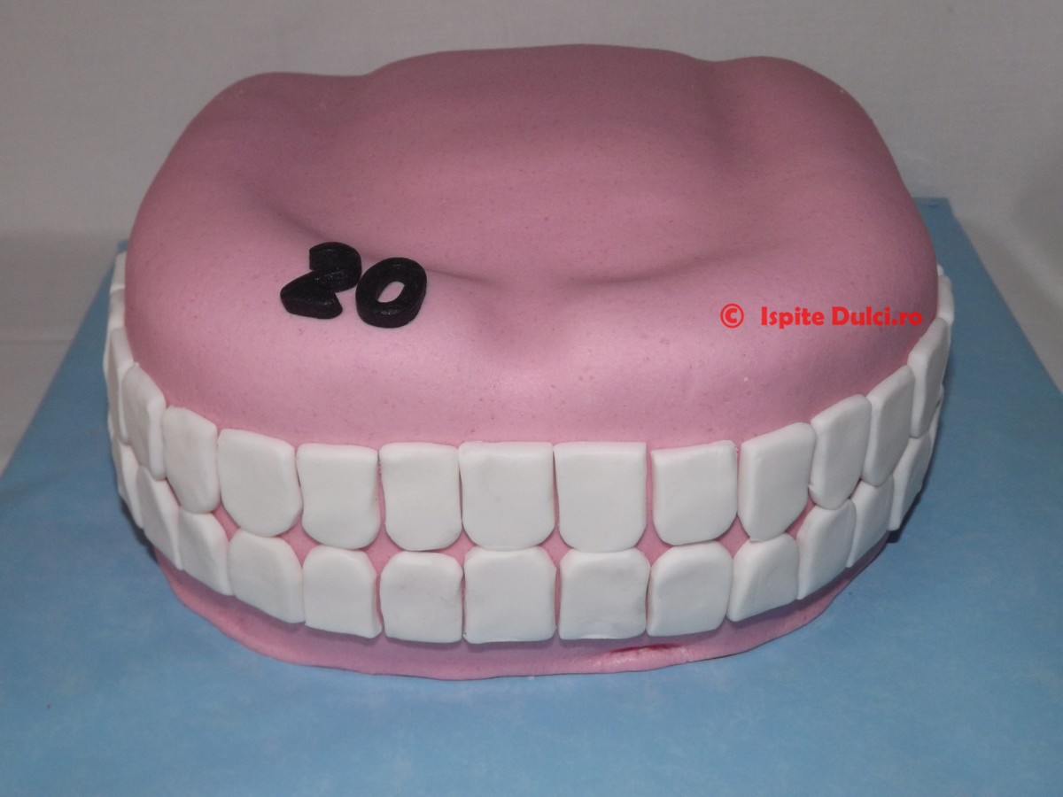 Tort proteza si tort cu aparat dentar