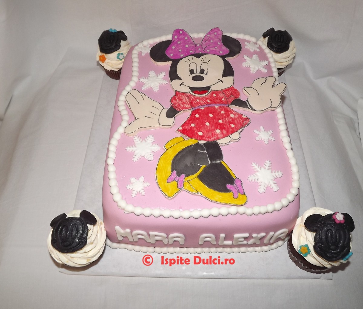 Tort cu Minnie pentru Mara