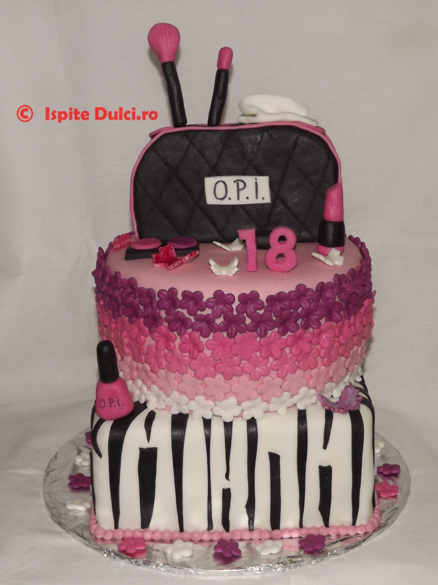 Tort de majorat cu cosmetice
