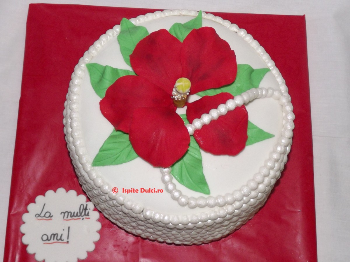 Tort cu perle si hibiscus