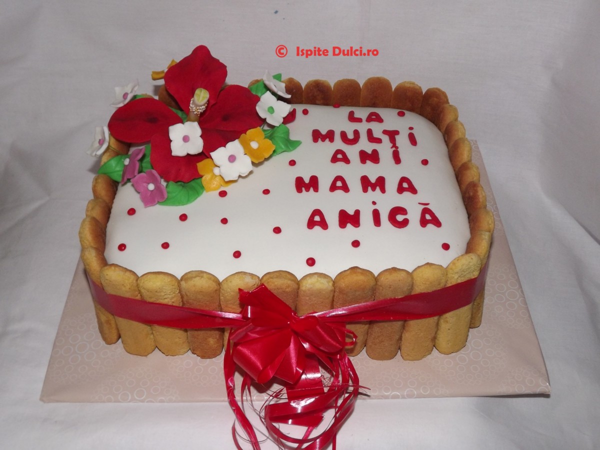 Tort cu flori si piscoturi