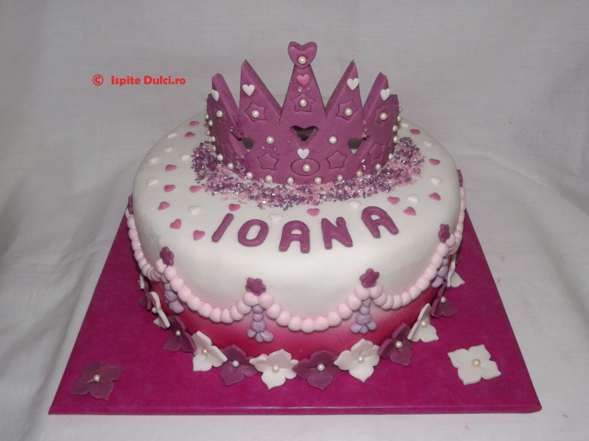 Tort cu diadema pentru Ioana