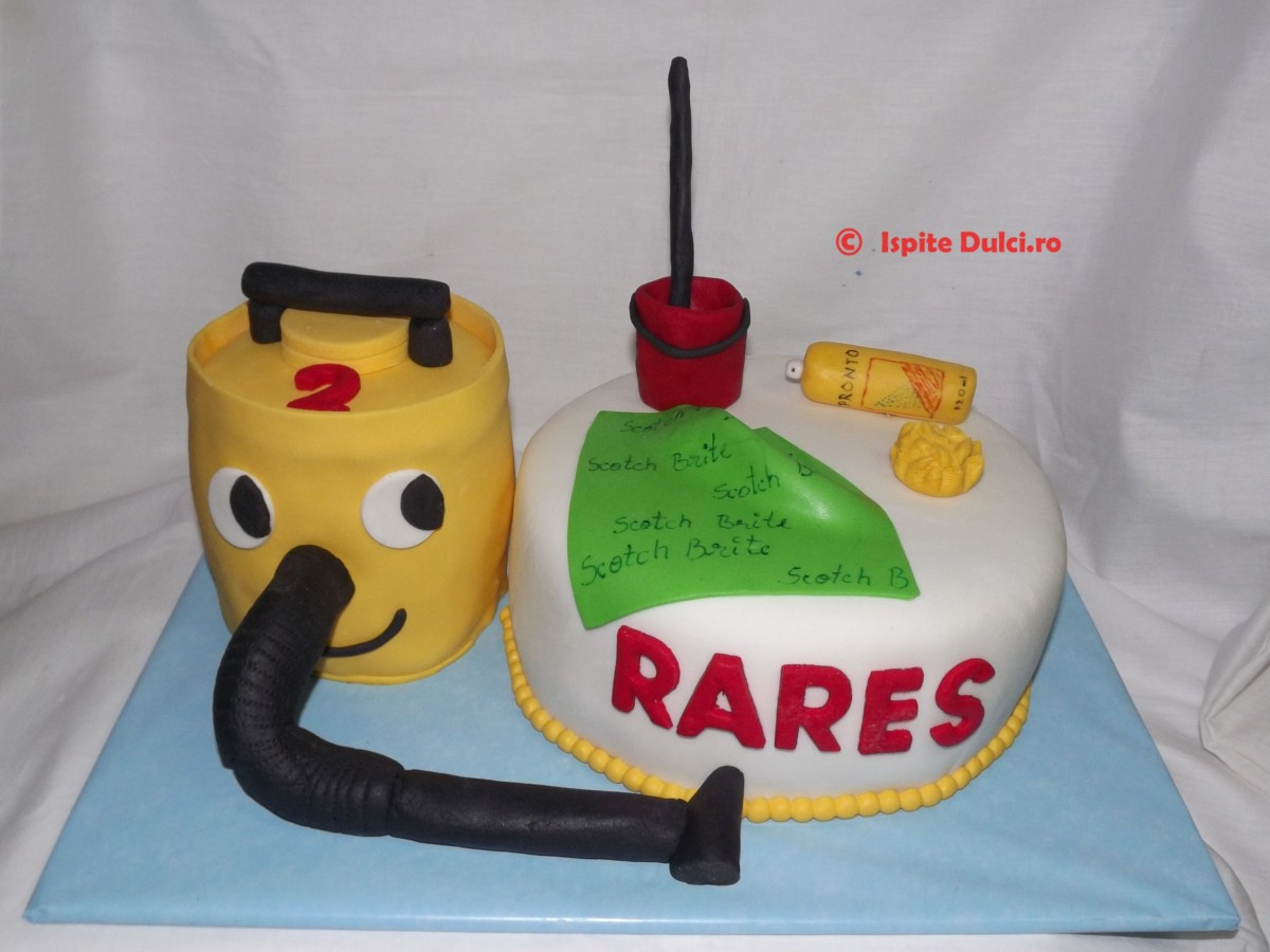 Tort cu obiecte de curatenie pentru Rares