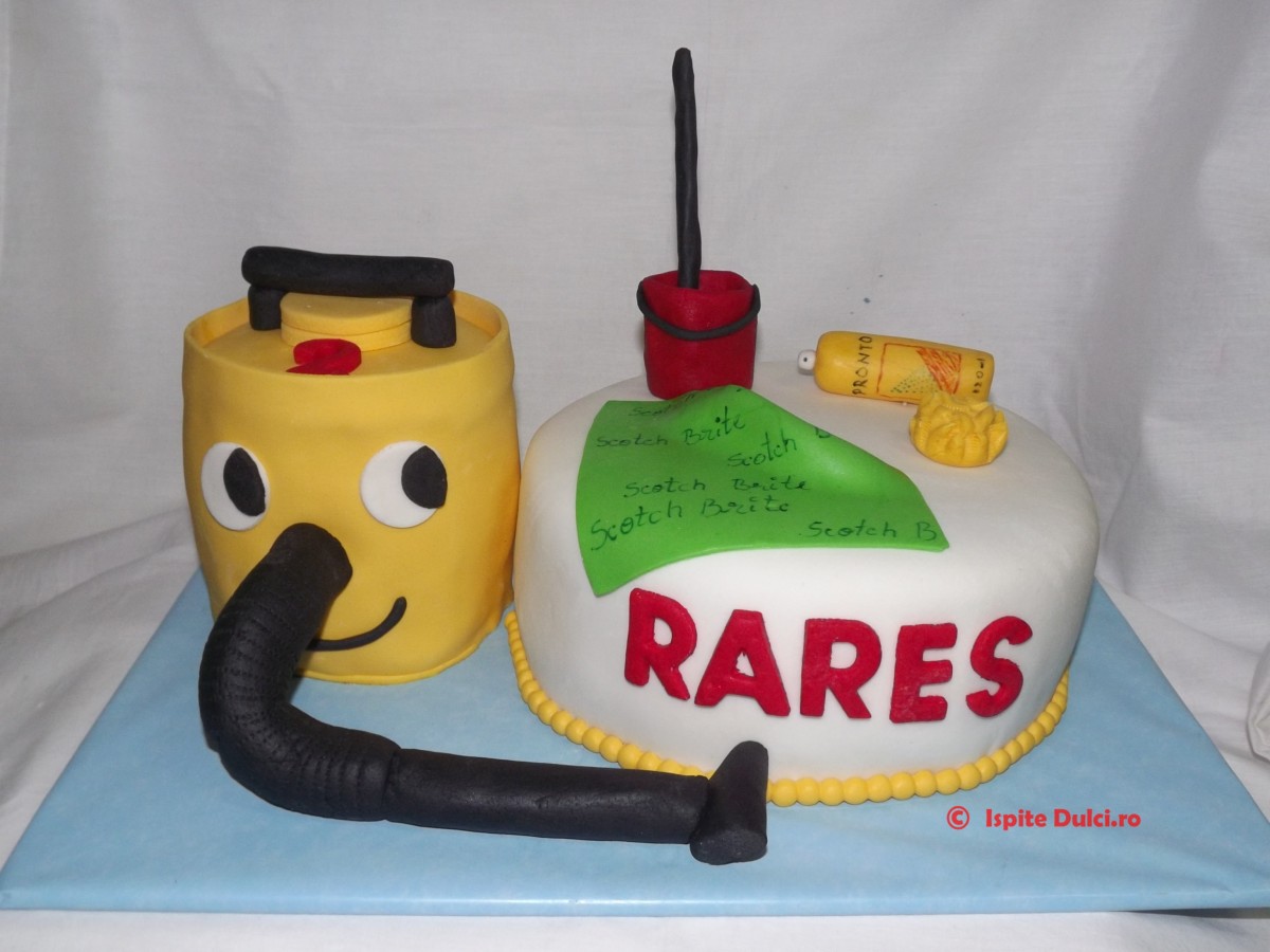 Tort cu obiecte de curatenie pentru Rares