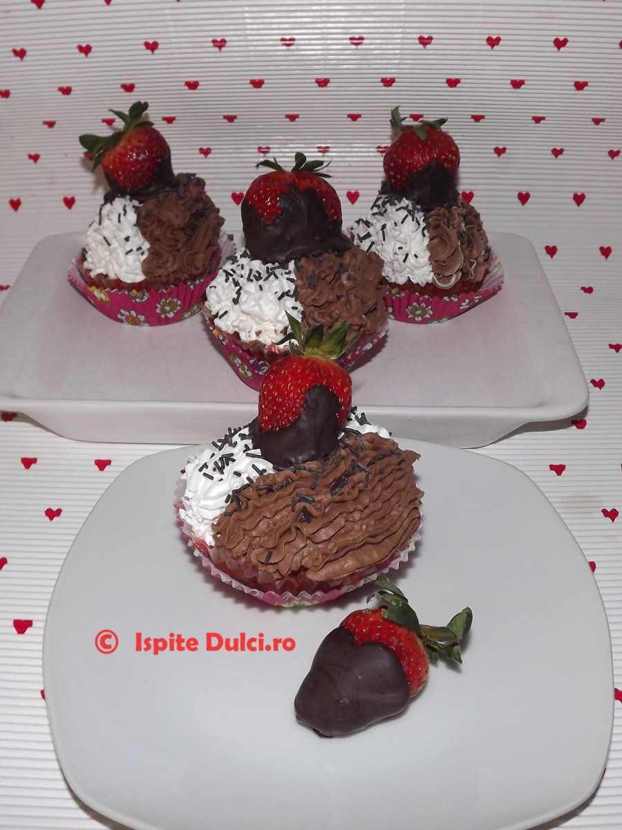 Cupcakes cu crema de ciocolata si crema de branza