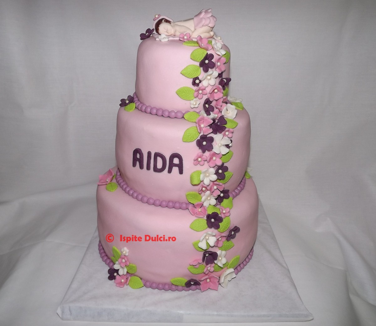 Tort de botez pentru Aida