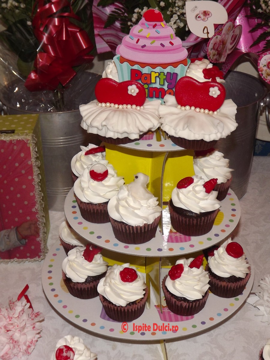 Cupcakes pentru botez Alexandra si Anamaria