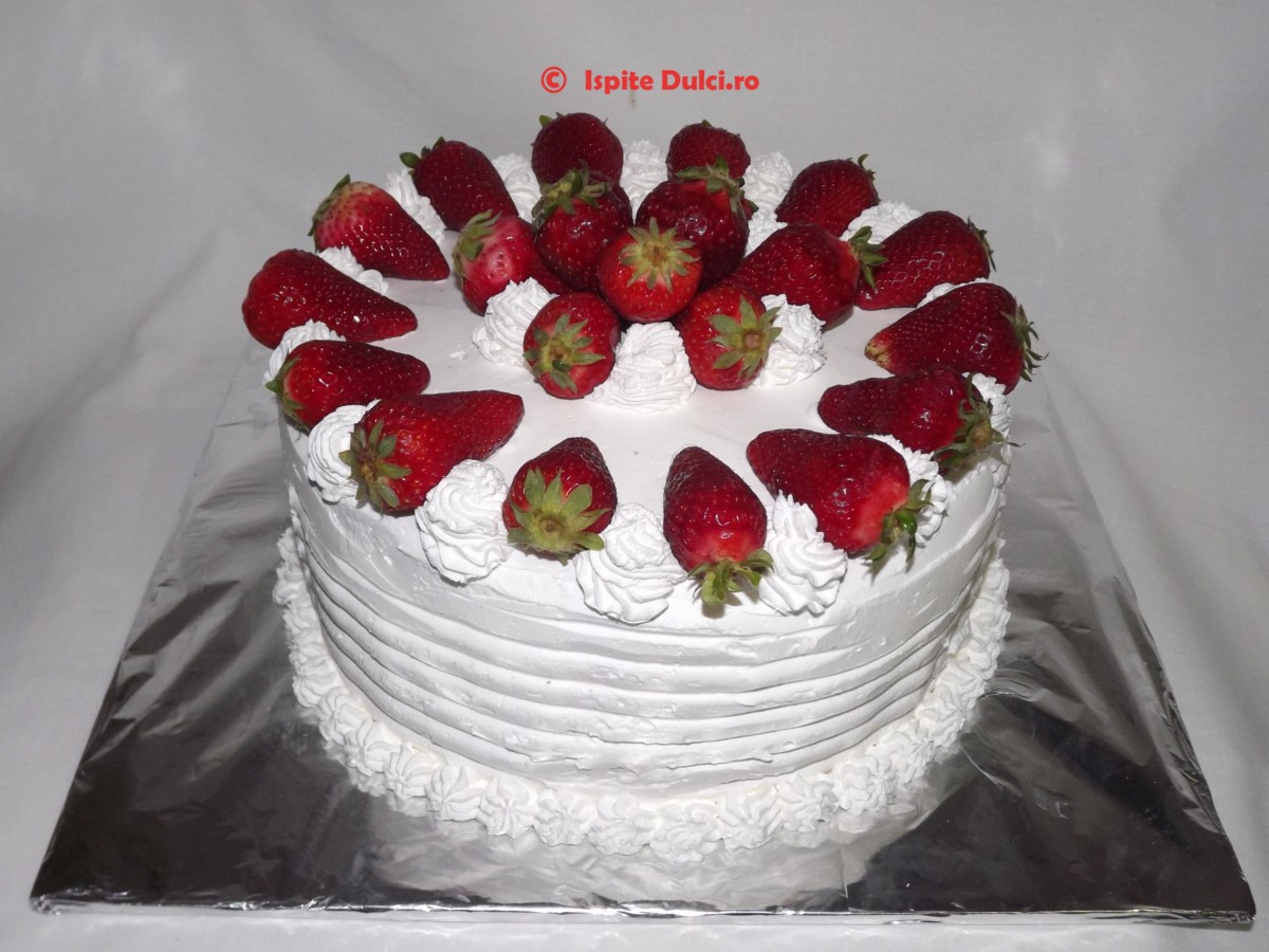 Tort in frisca cu capsuni