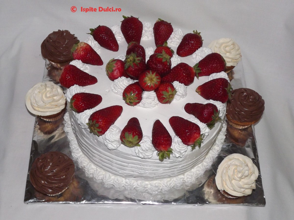 Tort in frisca cu capsuni