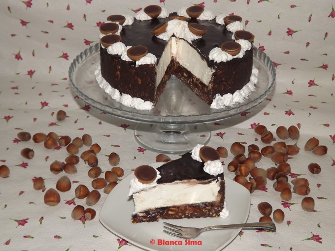 Cheesecake cu caramel si alune