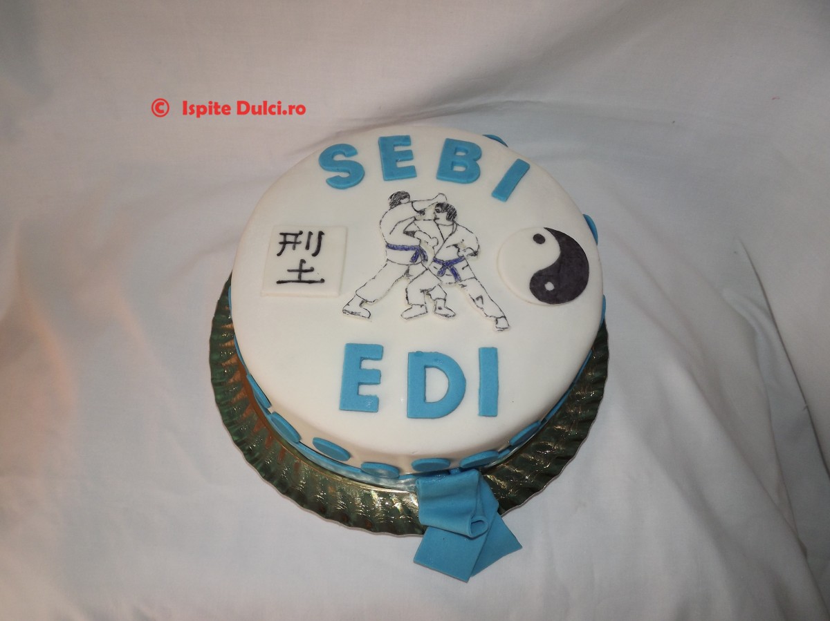 Tort cu centura albastra pentru Sebi si Edi