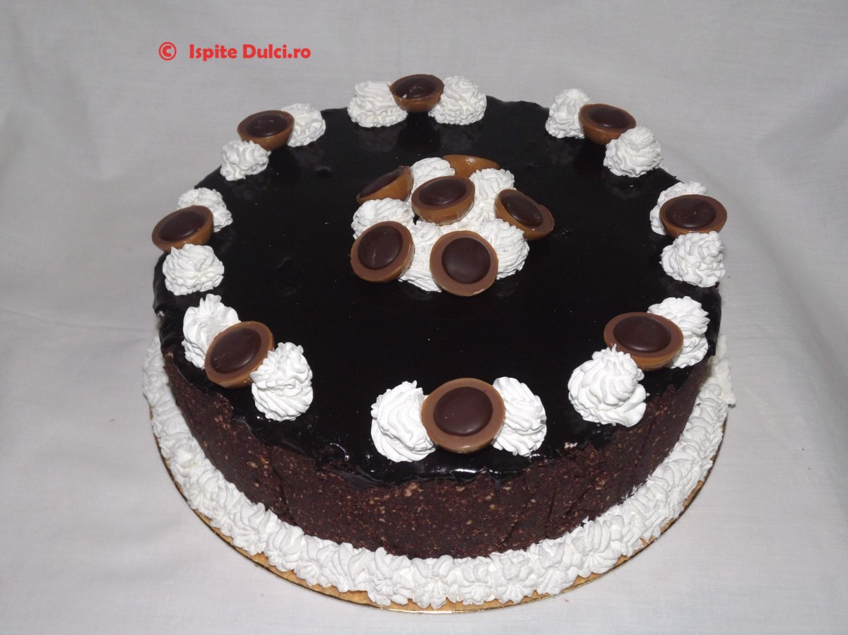 Cheesecake cu caramel si alune