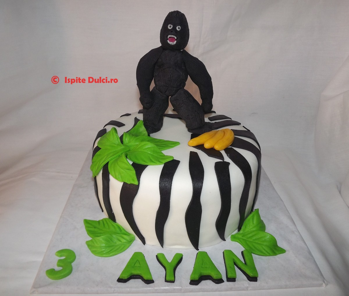 Tort cu King Kong pentru Ayan