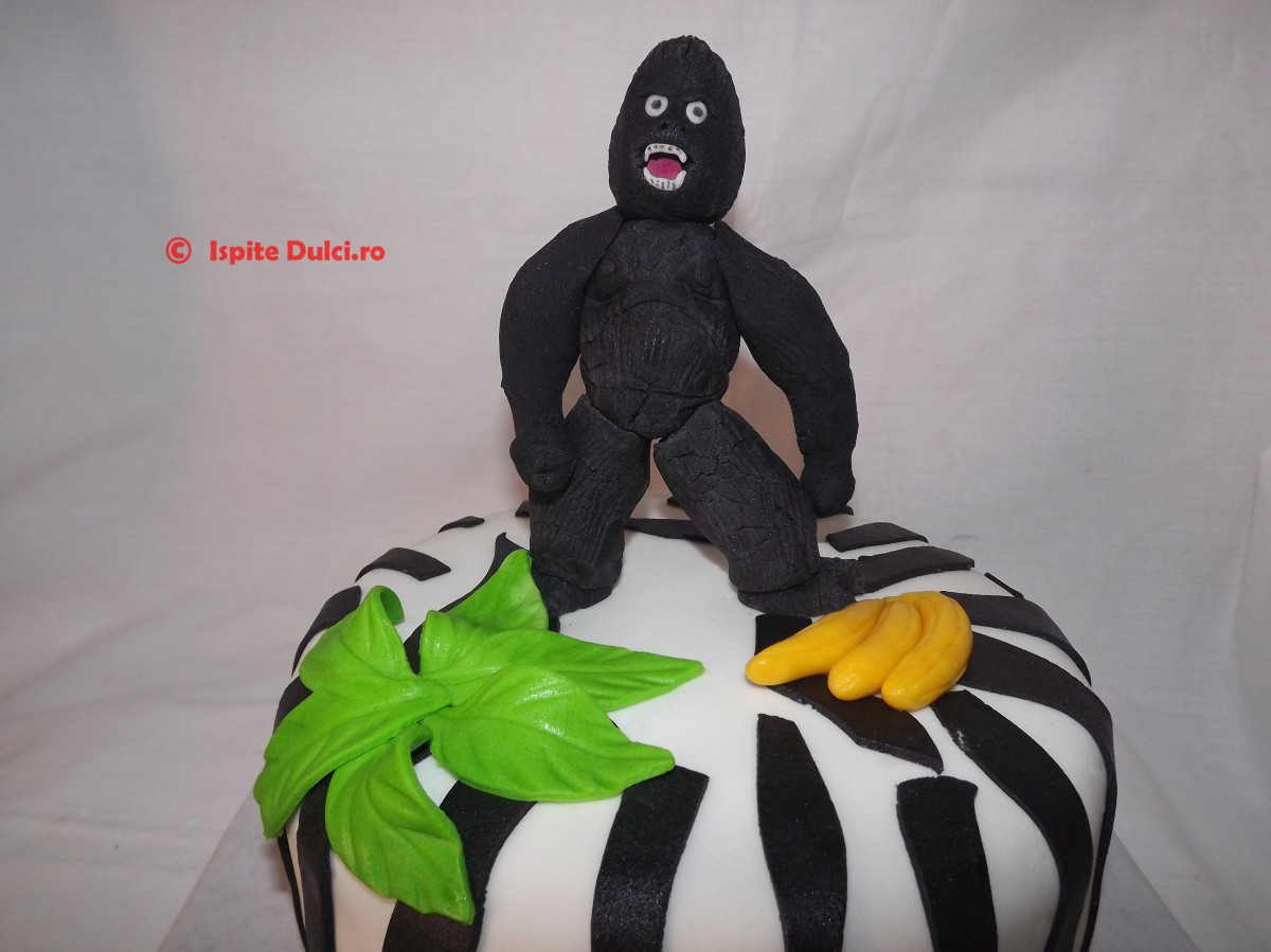 Tort cu King Kong pentru Ayan
