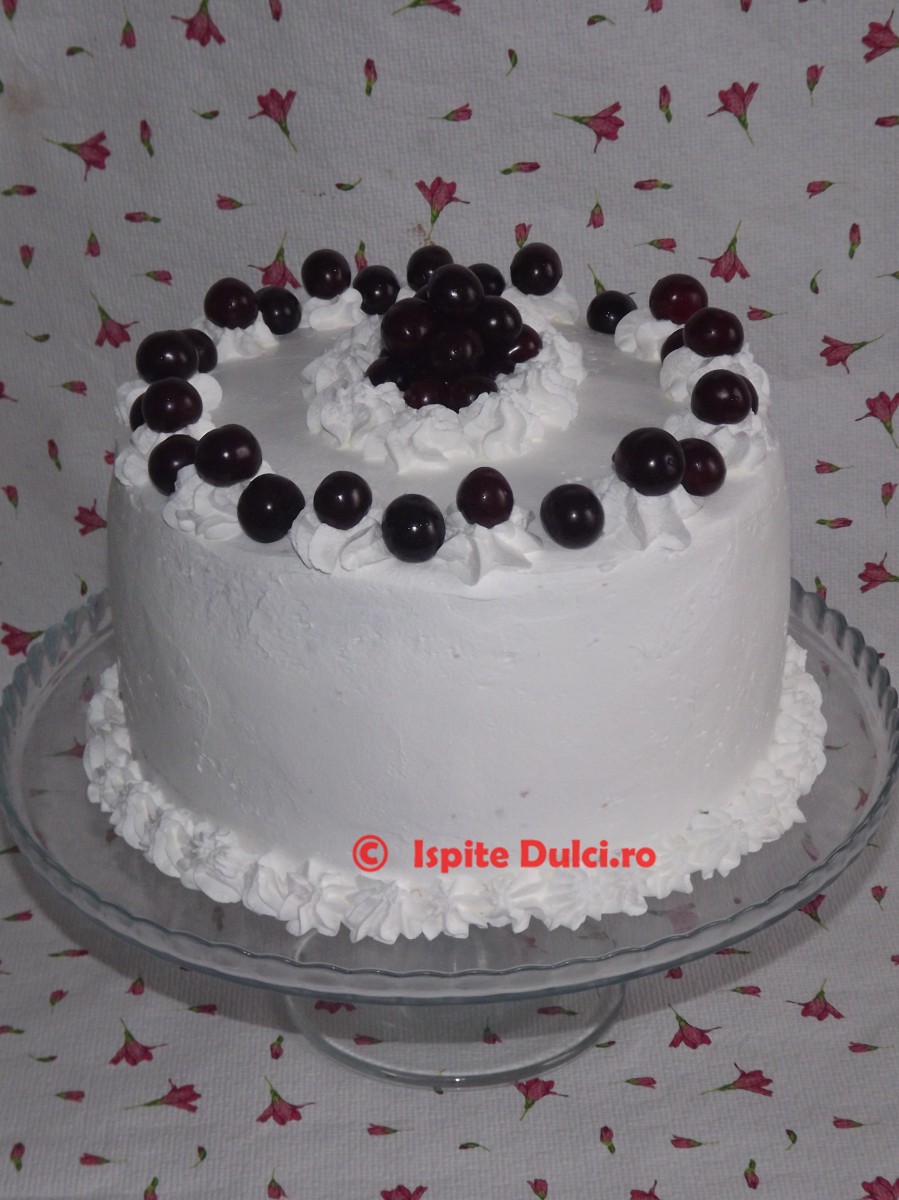 Tort cu visine si crema de sampanie