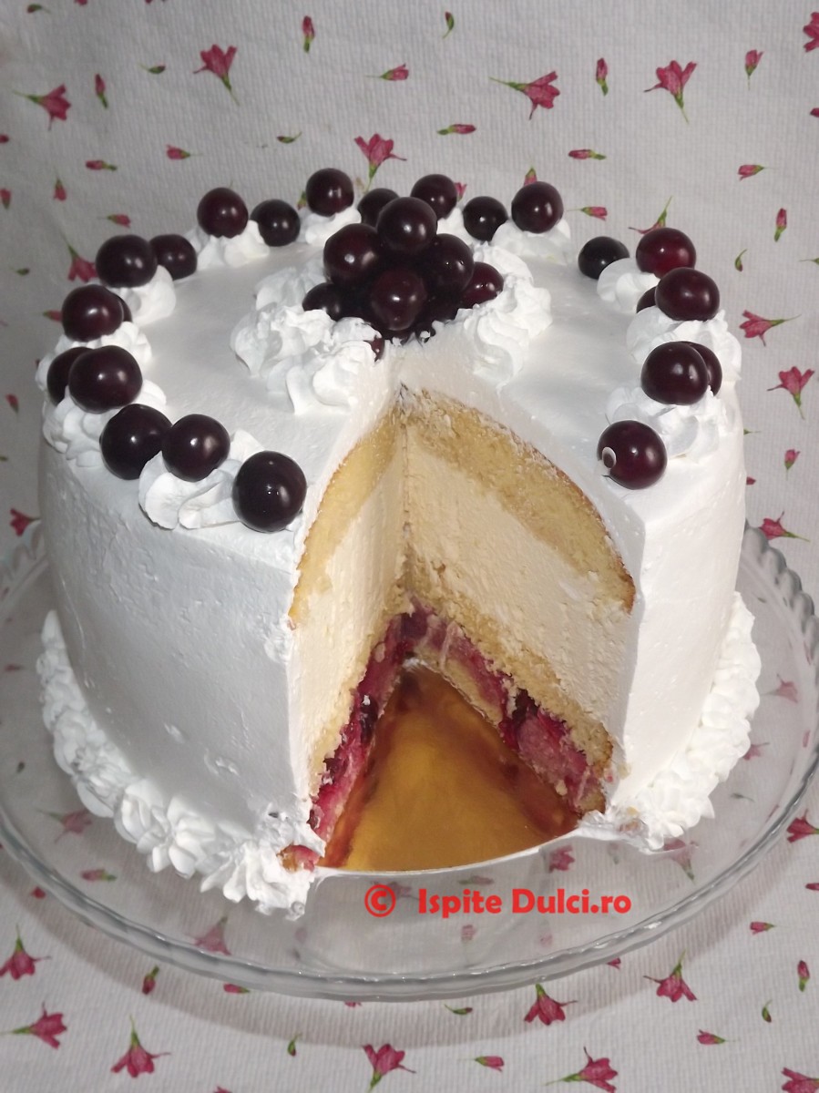Tort cu visine si crema de sampanie