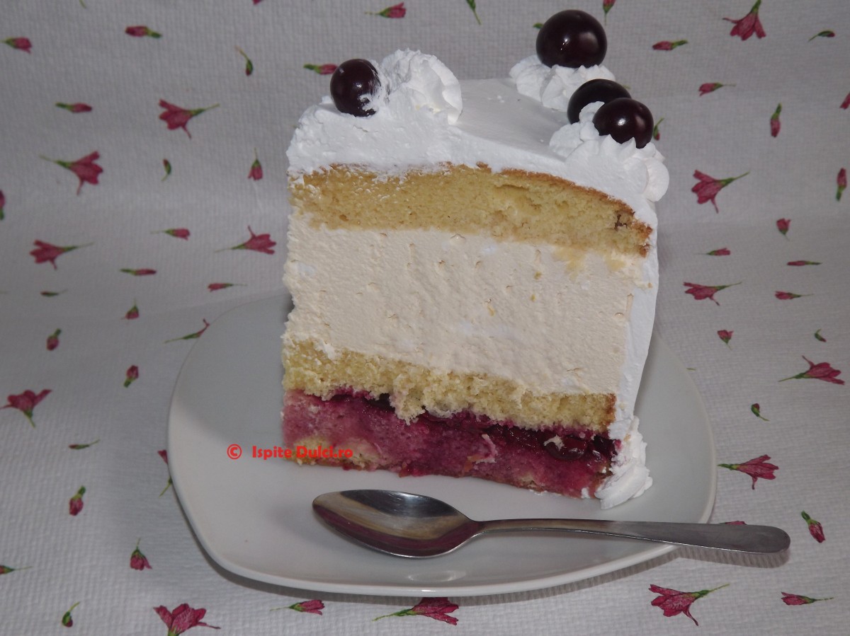 Tort cu visine si crema de sampanie