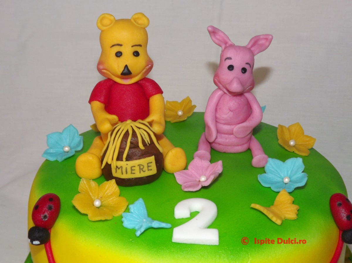 Tort vesel cu Winnie si Piglet