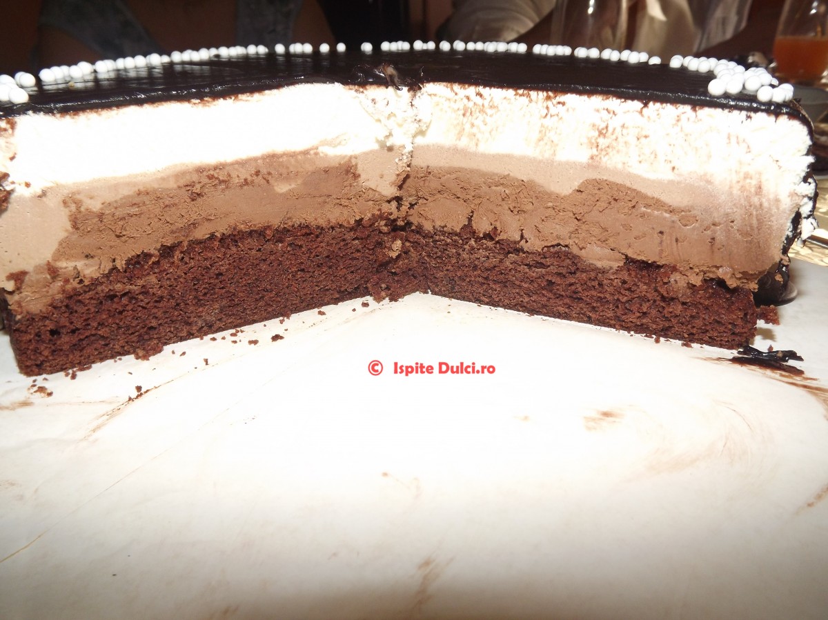 Tort cu 3 mousse-uri de ciocolata